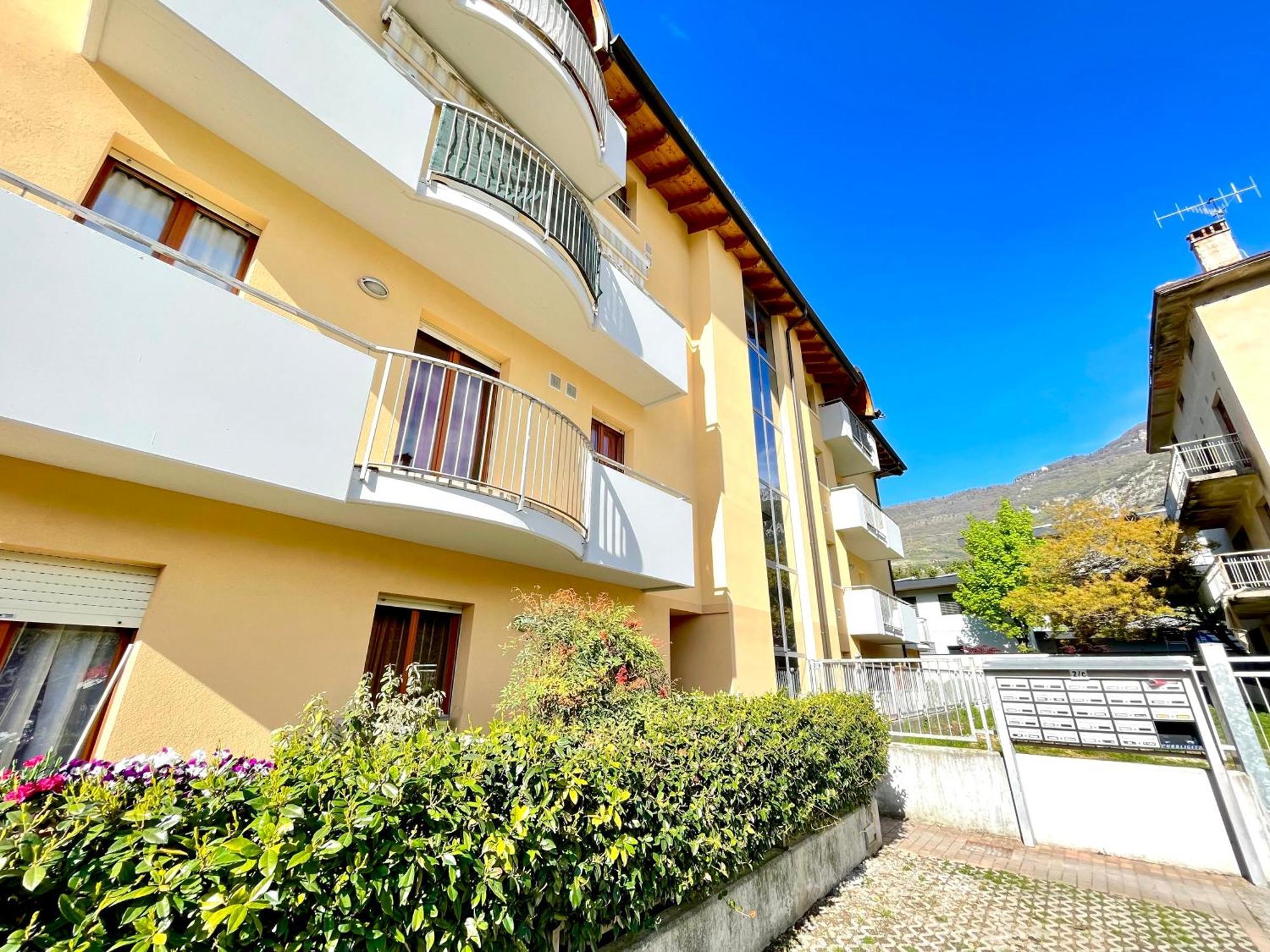 Casa Segantini - Relax Patio Apartment 1 Арко Екстериор снимка